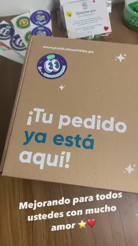 caja brandeada de productos virales